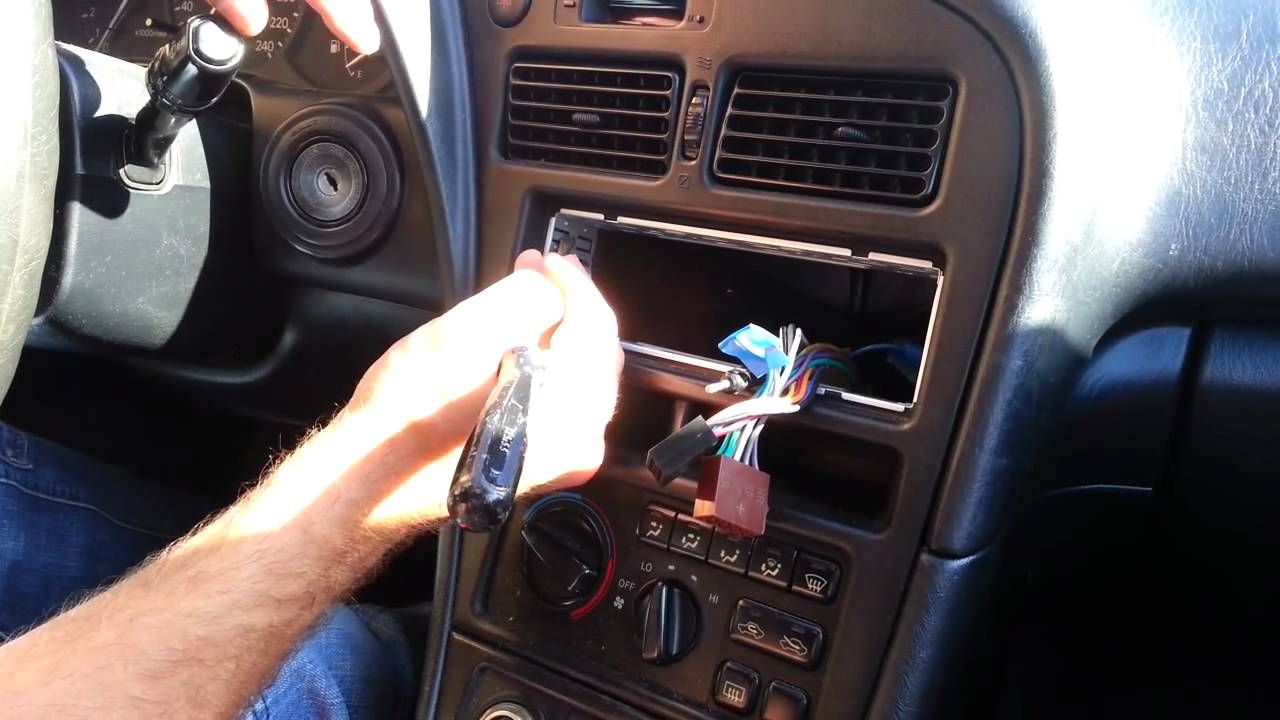 Monter auto radio: Astuce Voiture - Conseils Auto: Poser auto radio 
