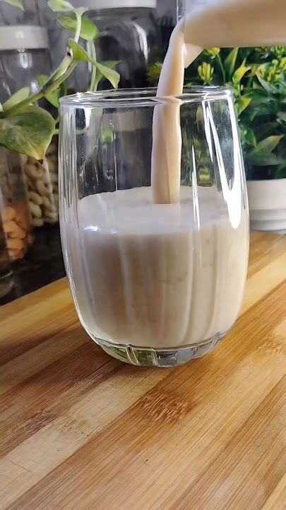 Yummy Banana Milkshake🤤 #shortvideo #shortfeed #food #milkshake #ytviral #chocolate #breakfast #yum