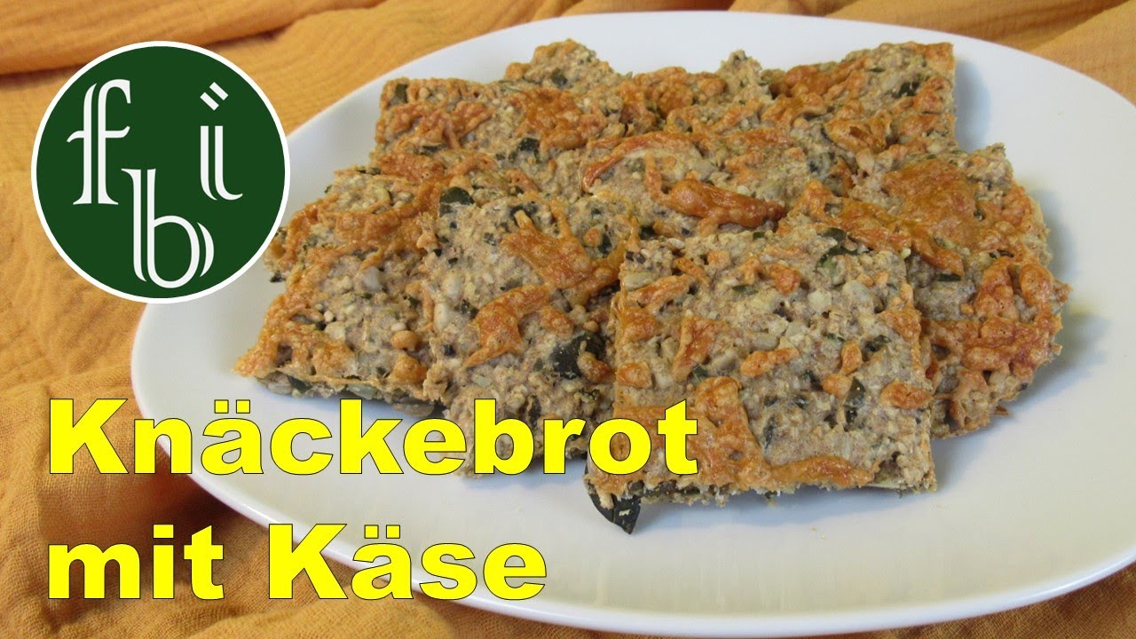 Selbst gebackenes Knäckebrot mit Käse, habt ihr das schon einmal