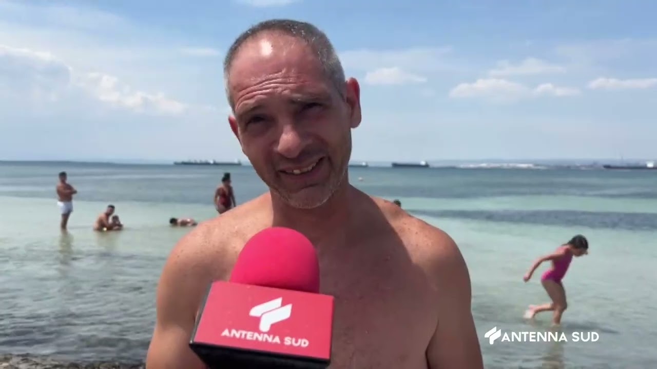 18 Giugno 2022   Taranto   spiaggia san vito invasa da alghe maleodoranti