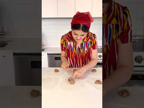 The EASIEST and FASTEST way to make rice paper dumplings! / Пельмени из рисовой бумаги 🥟