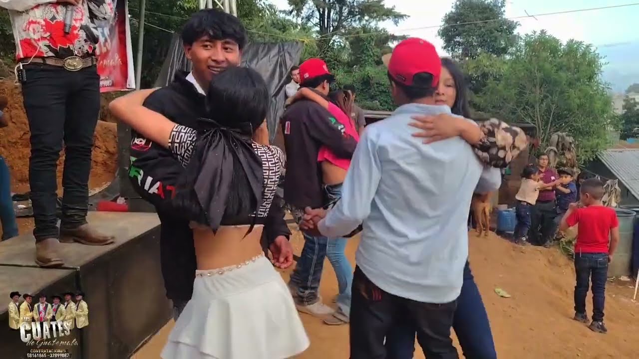 BAILAZO CON LOS CUATES DE GUATEMALA EN SU PRESENTACIÓN EN LOS IZOTES JALAPA