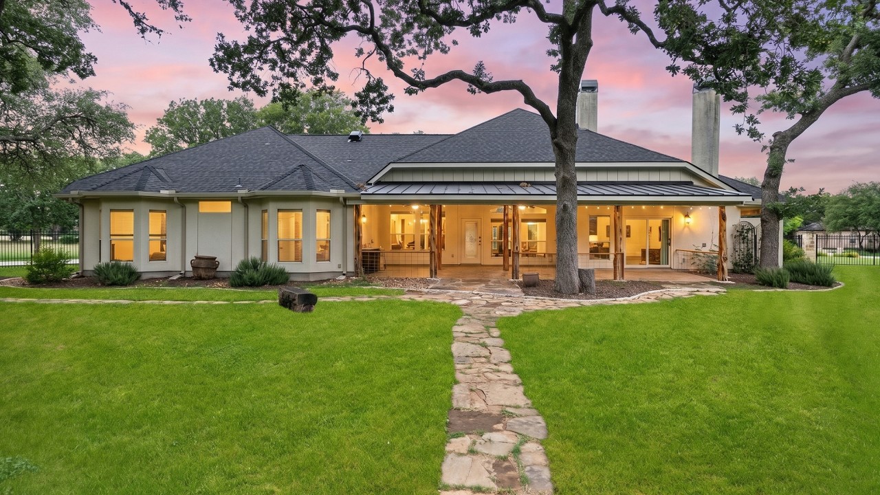 107 Kitty Kat Ln // Boerne