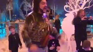 Филипп Киркоров танцует на день рождения дочери