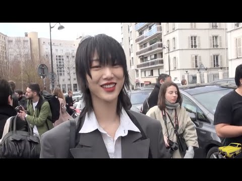 Sora Choi at Paris Fashion Week F/W19 : Street Style / id : 3361929 by  Yvonne Tnt/BFA.