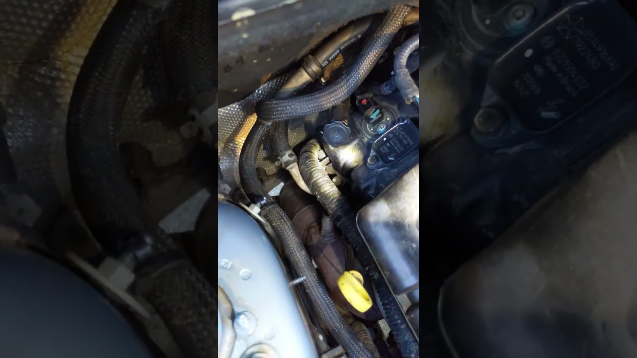 2013 Jeep Grand Cherokee burnt oil smell diagnosis troubleshooting of oil leak.  Valve cover gasket.