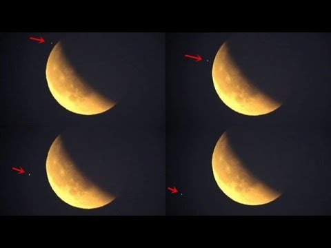 UFO flew by Moon at high speed during Lunar Eclipse