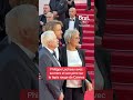 Philippe Lacheau avec sa mère et son père sur le tapis rouge de #Cannes2026