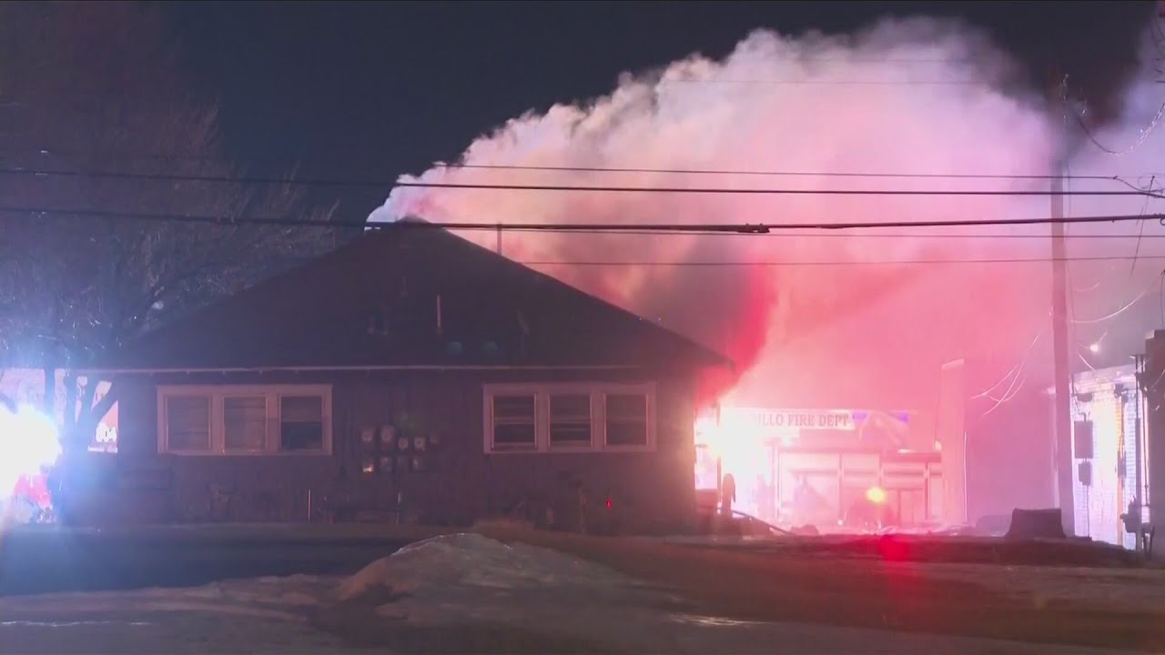 Crews working fire in downtown Amarillo Wednesday night - YouTube