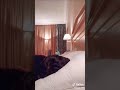 انا واختي اذا وصلنا الفندق :