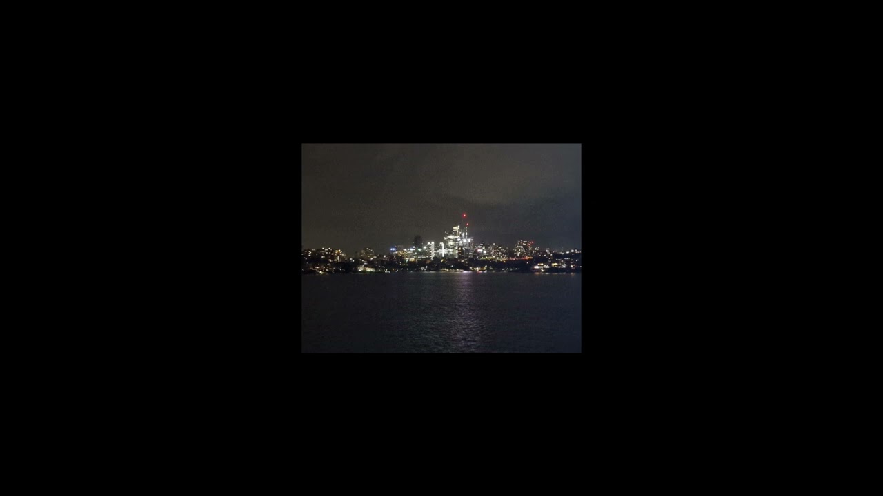 🌃 Sydney by Night: Scatti Magici dalla Baia Illuminata