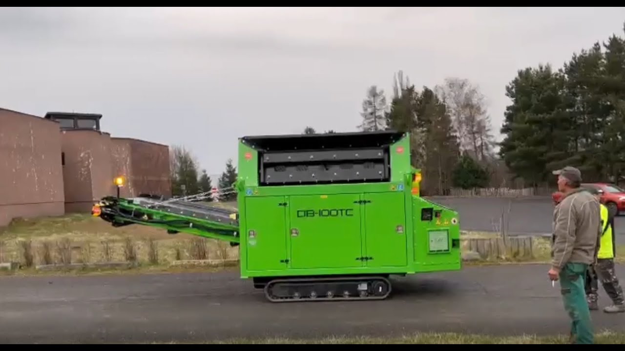 Cribadora de Tierra con ruedas de oruga. DB - 100 TC