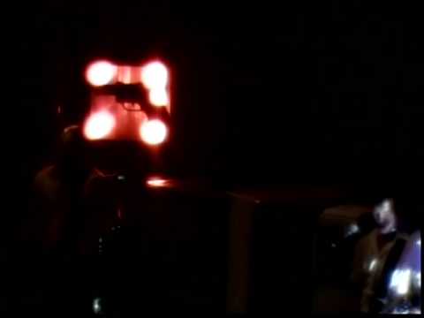 Qotsa - Go With The Flow - 2003/05/20 - Madison Square Garden