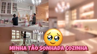 FINALIZAMOS A INSTALAÇÃO DAS PORTAS DA COZINHA I MINHA TÃO SONHADA COZINHA🥹VOCÊS NÃO VÃO ACREDITAR