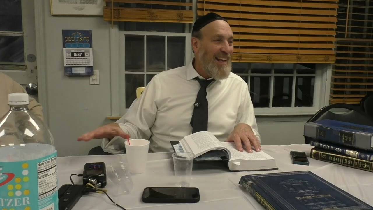 Махарал Глава Толдос Шиур с раввином Симхой Бунимом Бергером в синагоге Шайнера