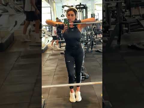 الفنانة ياسمين صبري في الجيم