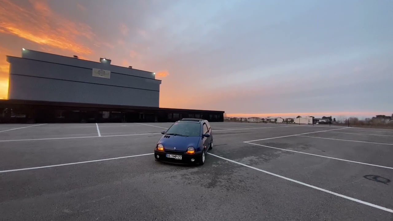 Ali Bora İLGÜN Twingo'su