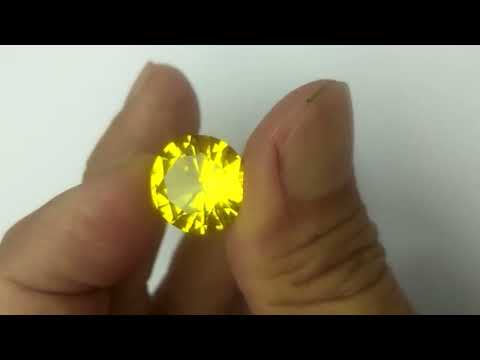 Video: Adakah moissanite berkilauan seperti berlian?