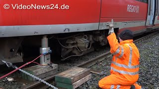 03.01.2018 - VN24 - Aufgleisen eines Zuges nach Entgleisung - Baumstamm lag auf den Schienen -Teil 2
