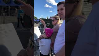 Воин СВО Сергей,морской пехотинец в Москве на Поклонной горе на выставке трофеев.