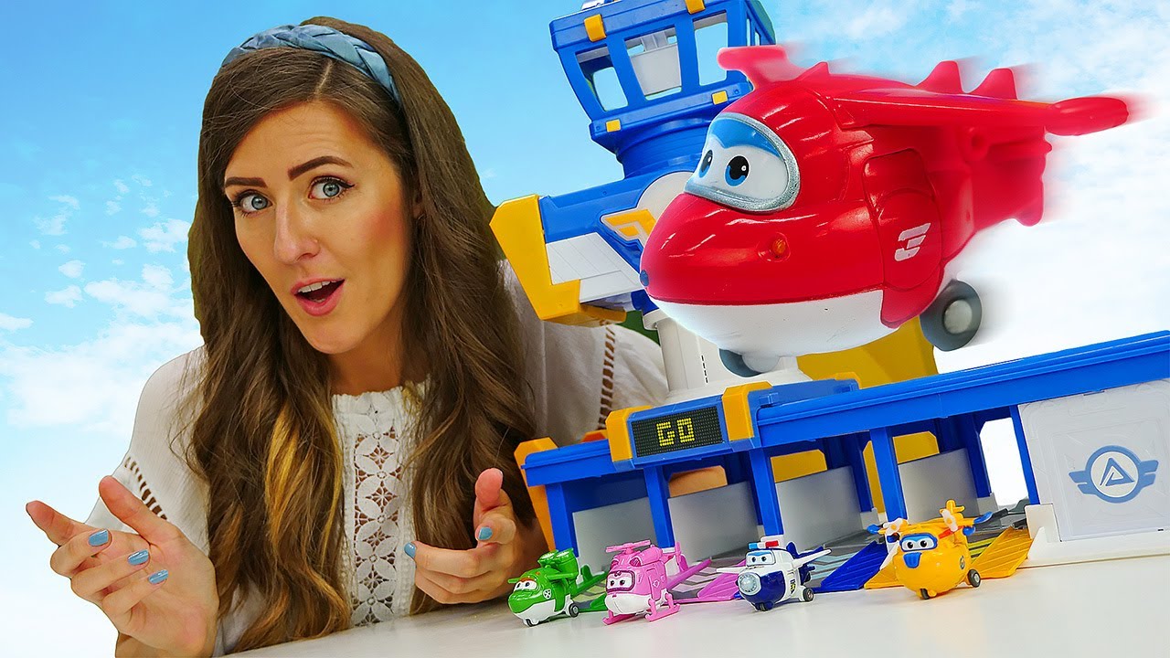 ⁣Jett y Super wings apagan un incendio. La Guardería Infantil. Vídeos de juguetes para niños.