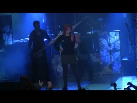 Paramore - Pressure (Live @ Rock In Summer Festiva...