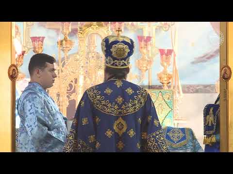 Праздничное Богослужение совершил