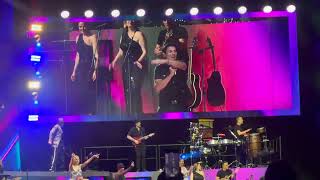 Este Ritmo Se Baila Asi (En Vivo) - Chayanne