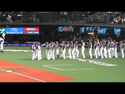 【埼玉西武】平良投手からウィニングボールを手渡される渡辺勇太朗投手【初勝利】