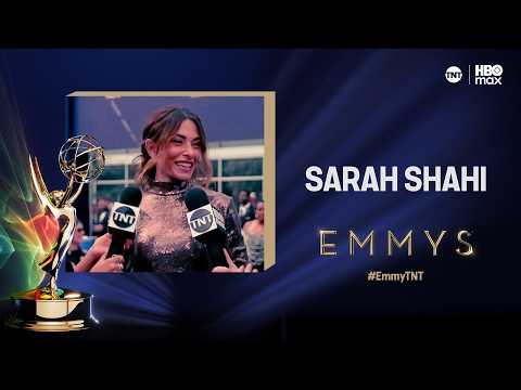 Sarah Shahi de Paradise deslumbra en la alfombra roja de los Emmy 2026 | #EmmyTNT