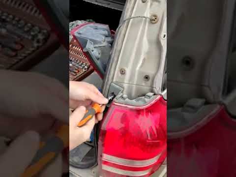 как снять заднюю фару киа сид