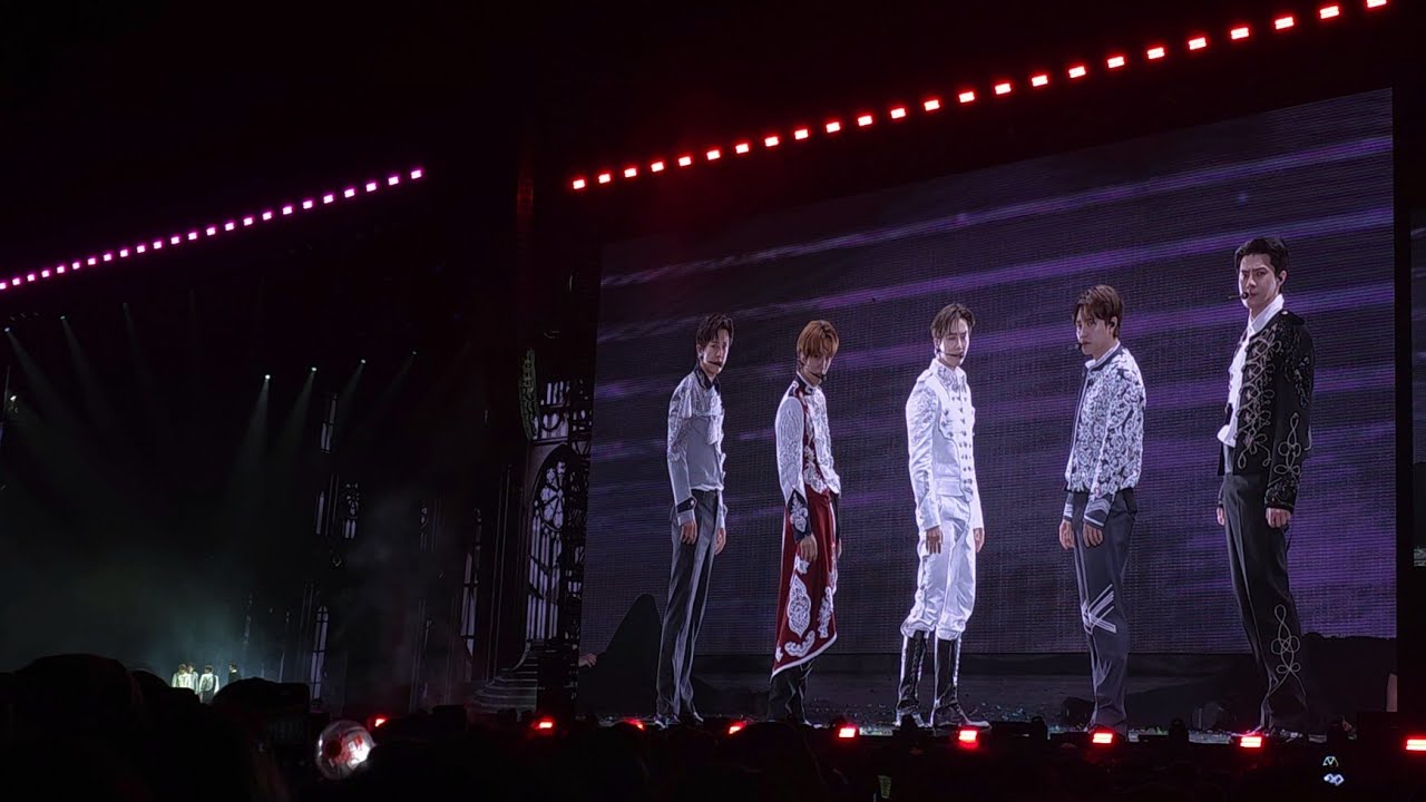 Crown - EXO - SMTOWN LIVE 2025-26 in BANGKOK