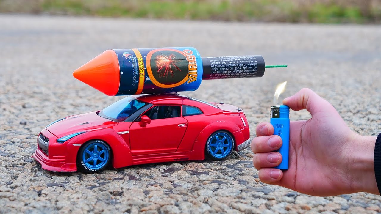 EXPERIMENT: XXL ROCKETS WITH TOY CAR GTR - YouTube