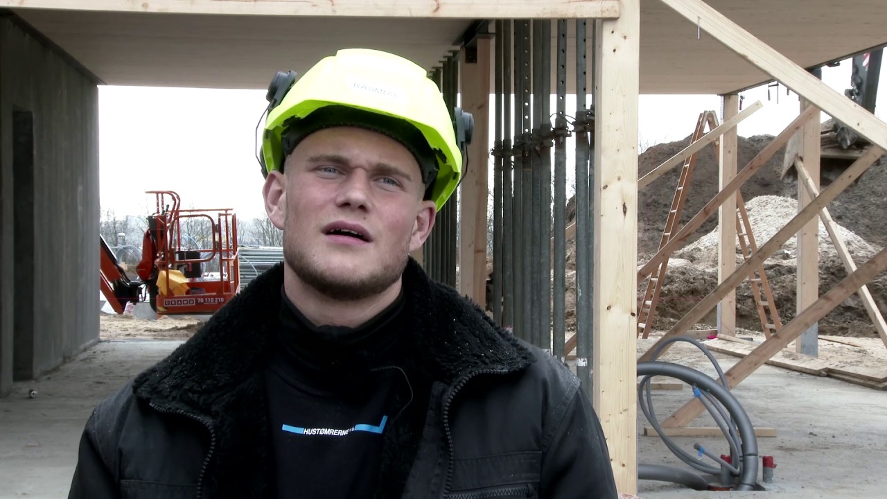 Hjælp fra team af sygeplejersker – Tømrerlærling Rasmus Pedersen, Hustømrerne A/S
