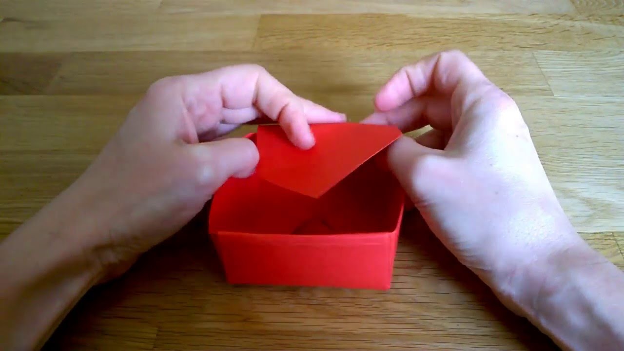 Come fare una scatolina origami utilizzando un foglio quadrato - YouTube