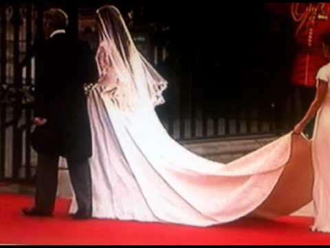 Kate Middleton Wedding Dress - Royal Wedding - Ale...
