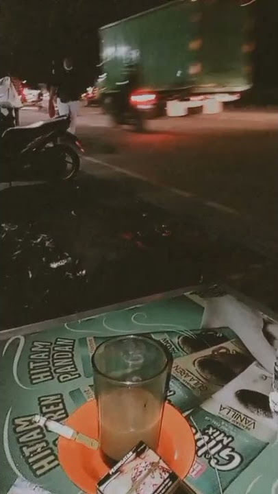 sederhana aja bakar rokok mu Seruput kopi