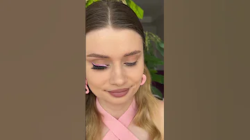 А ты пробовала эти реснички со стрелками? Поделись опытом 🙈