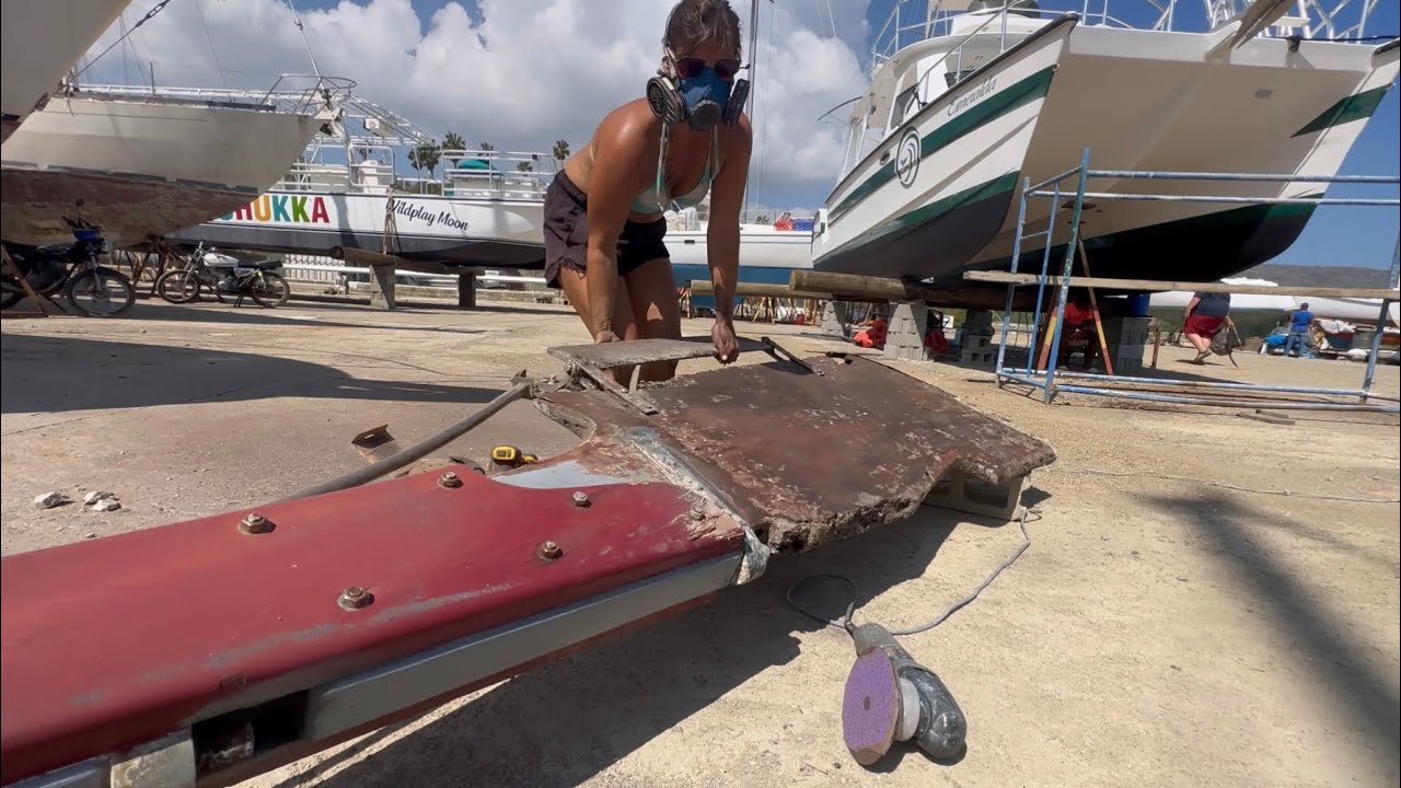 S1 E29 Prepping the rudder for repairs (Dominican Republic)