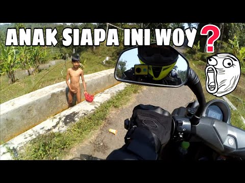 ANAK SIAPA INI❓Mandi di Selokan Pinggir Jalan | Motovlogger Kampung