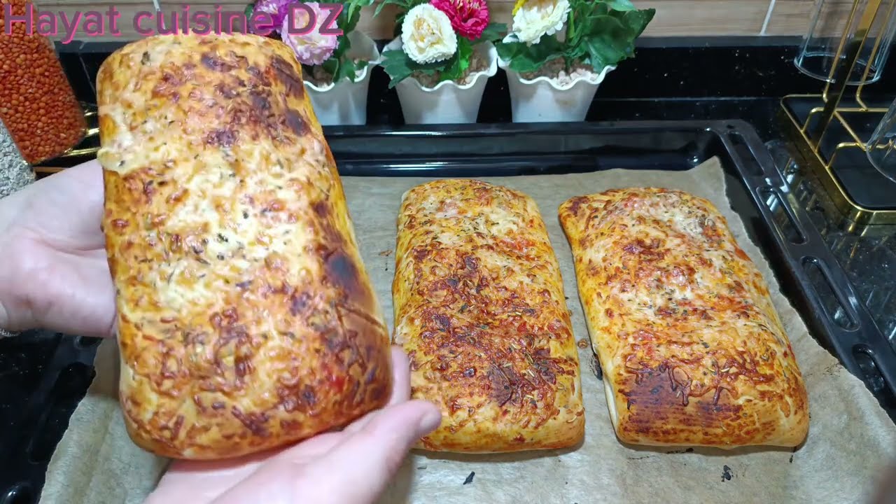 بيتزا صندويش 😍بزاف بنين😋بعجينة سحرية 👌وحشو رائع ماشي ناشف 😉و اكدولي علي البنة 😜خفيف ريشة 🥰