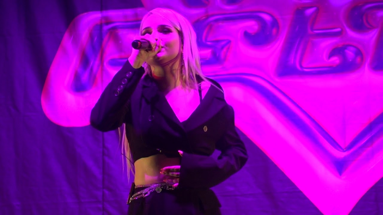 Kim Petras Heart to Break The Bloom Tour in Laval (10/11/2018) YouTube