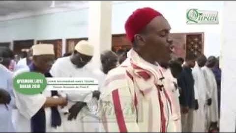 القارئ يقلد الشيخ محمود خليل الحصري 😍😍😍روعه ارجو قرائة القصه المدرجه