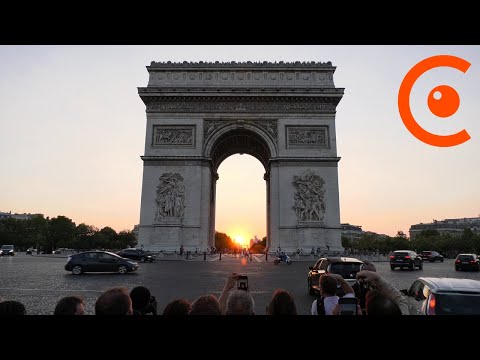 Le Soleil Se Couche Dans Laxe De Larc De Triomphe 3 Août