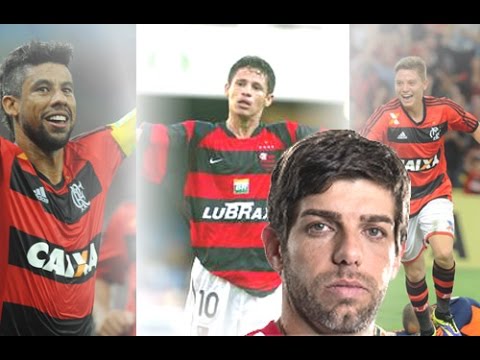 Juninho faz gesto de organizada do Vasco para torcida do Flamengo