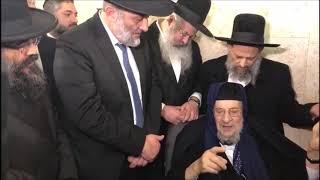 Mekubal R&#39; Baruch Abuchatzeira With Aryeh Deri At Kever Of Baba Sali