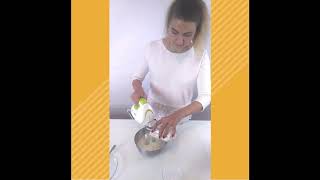 Взбиваем сухой яичный белок (альбумин) в густую пену Взбиваем сухой яичный белок (альбумин) в густую пену