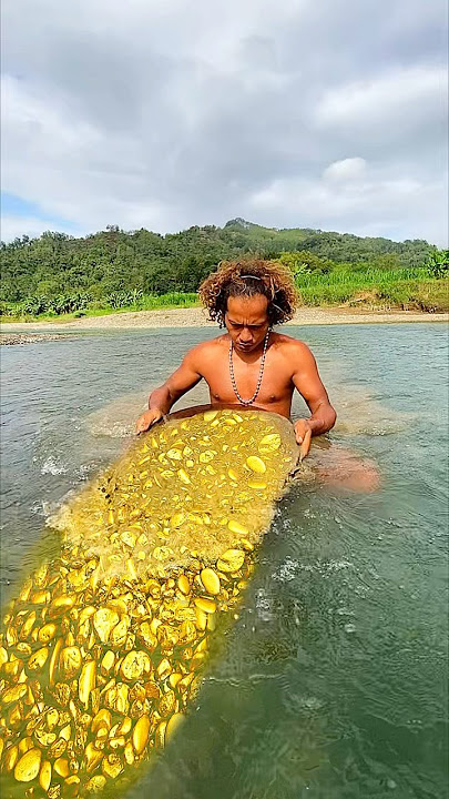 Gold digger !! Found treasure on the riverbank #golddiscovery #findgold #goldmine