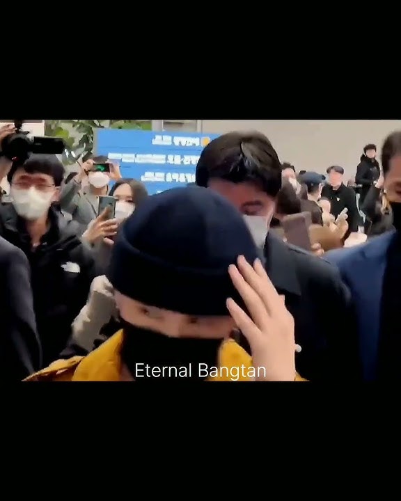 my respect for jimin's bodyguard 📈  #bts #jimin