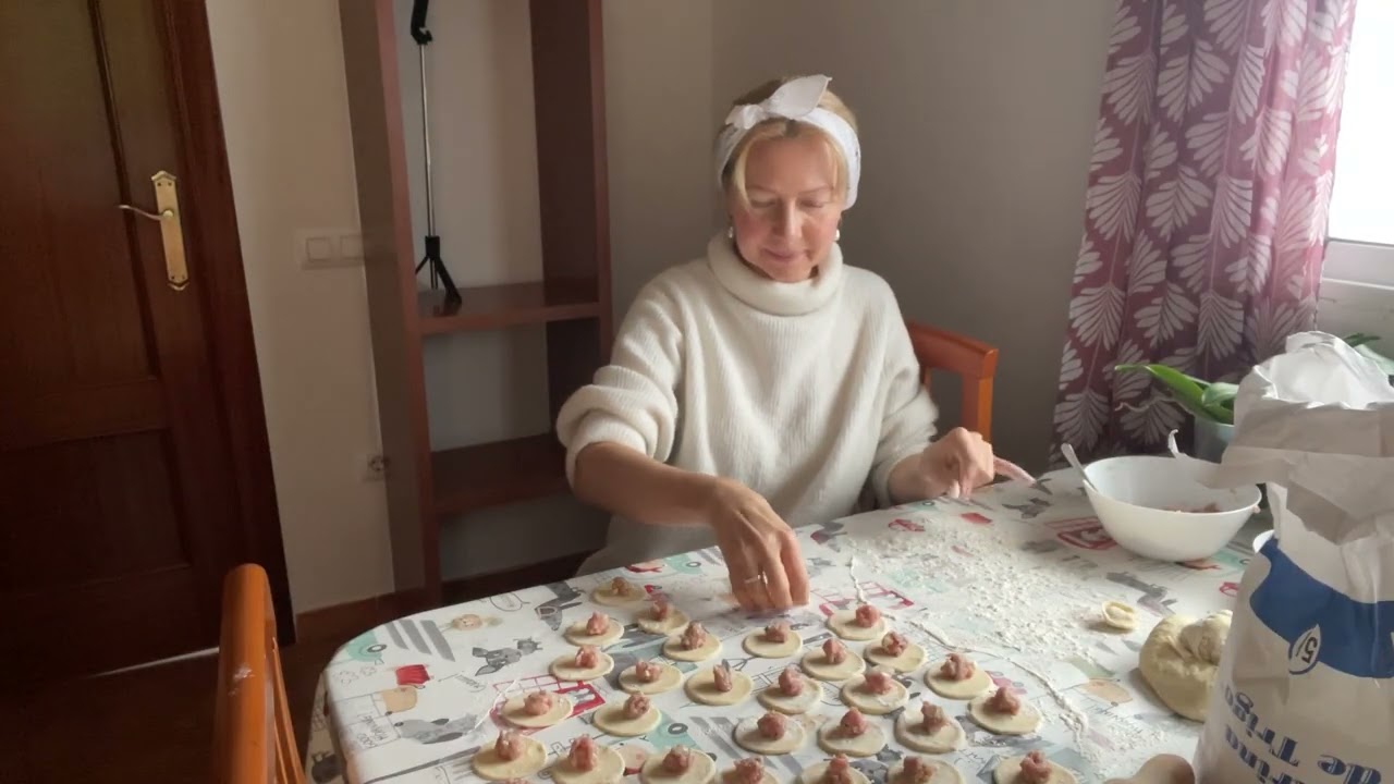 УТРО И МОИ ЗАБОТЫ. ЛЕПЛЮ ПЕЛЬМЕНИ И ПОЮ ОПЕРНЫМ ГОЛОСОМ